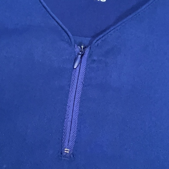 Marilyn Monroe Scrub Top by Medichic . Size XS. Galaxy Blue . NWT!! - Picture 5 of 8